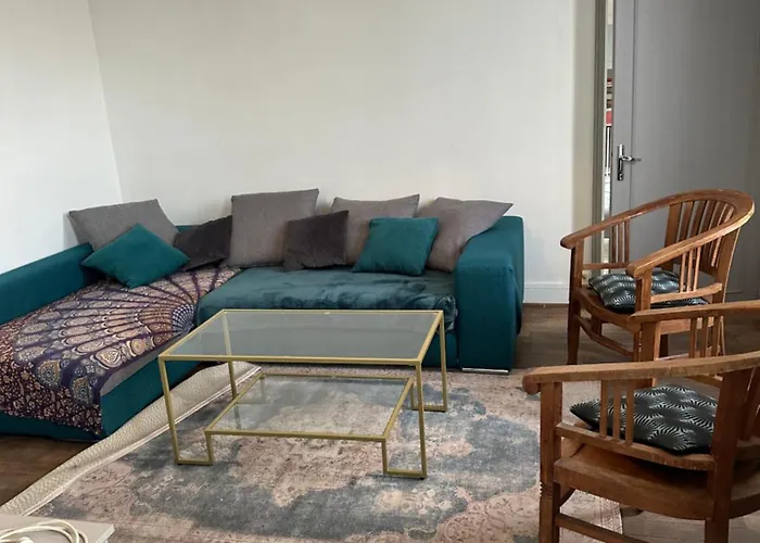 Maison De Idealement Placee *